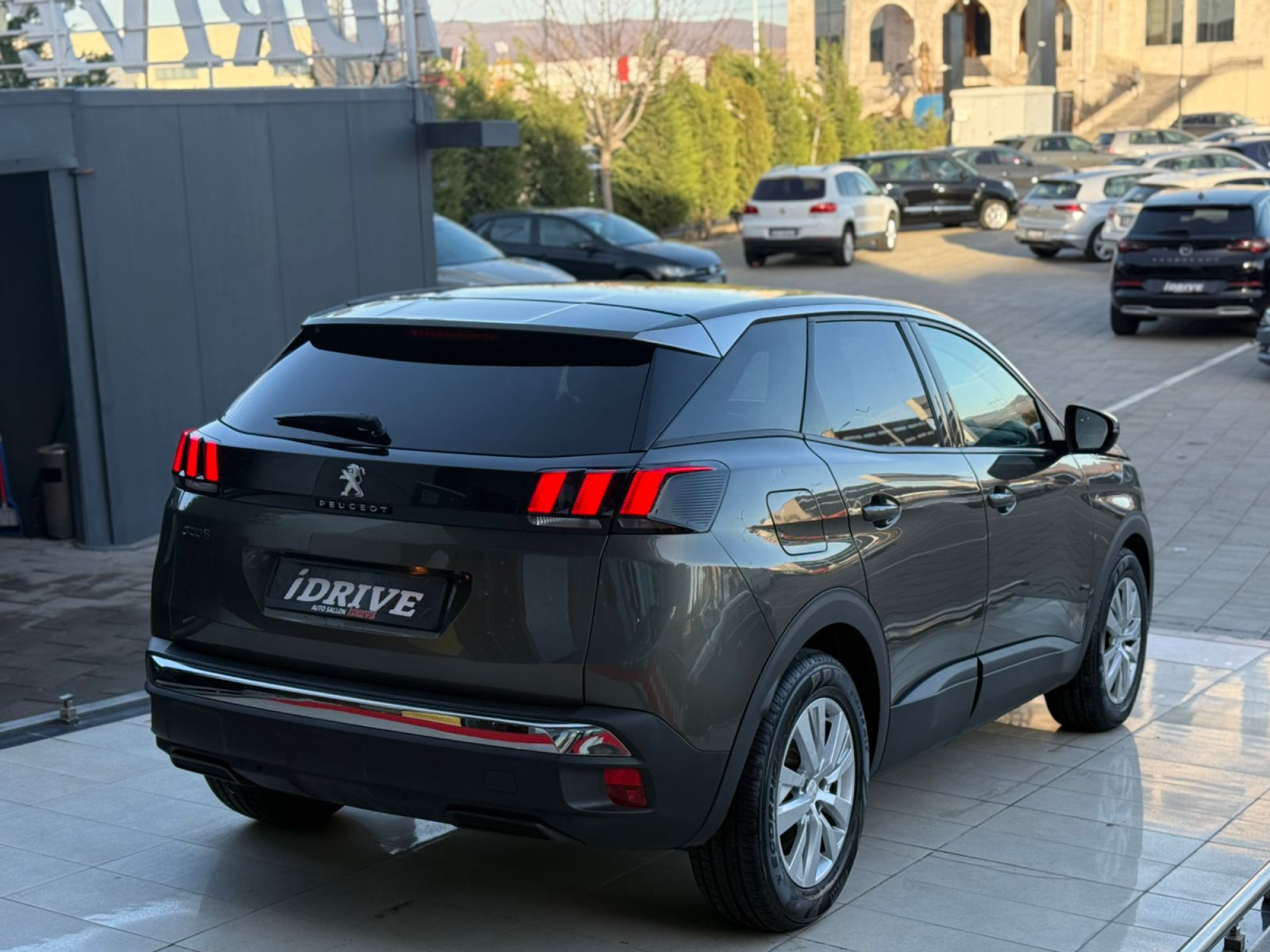 PEUGEOT 3008