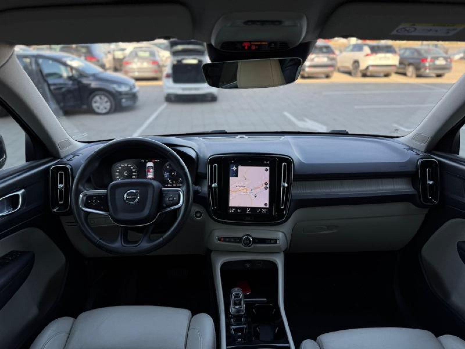 VOLVO XC40