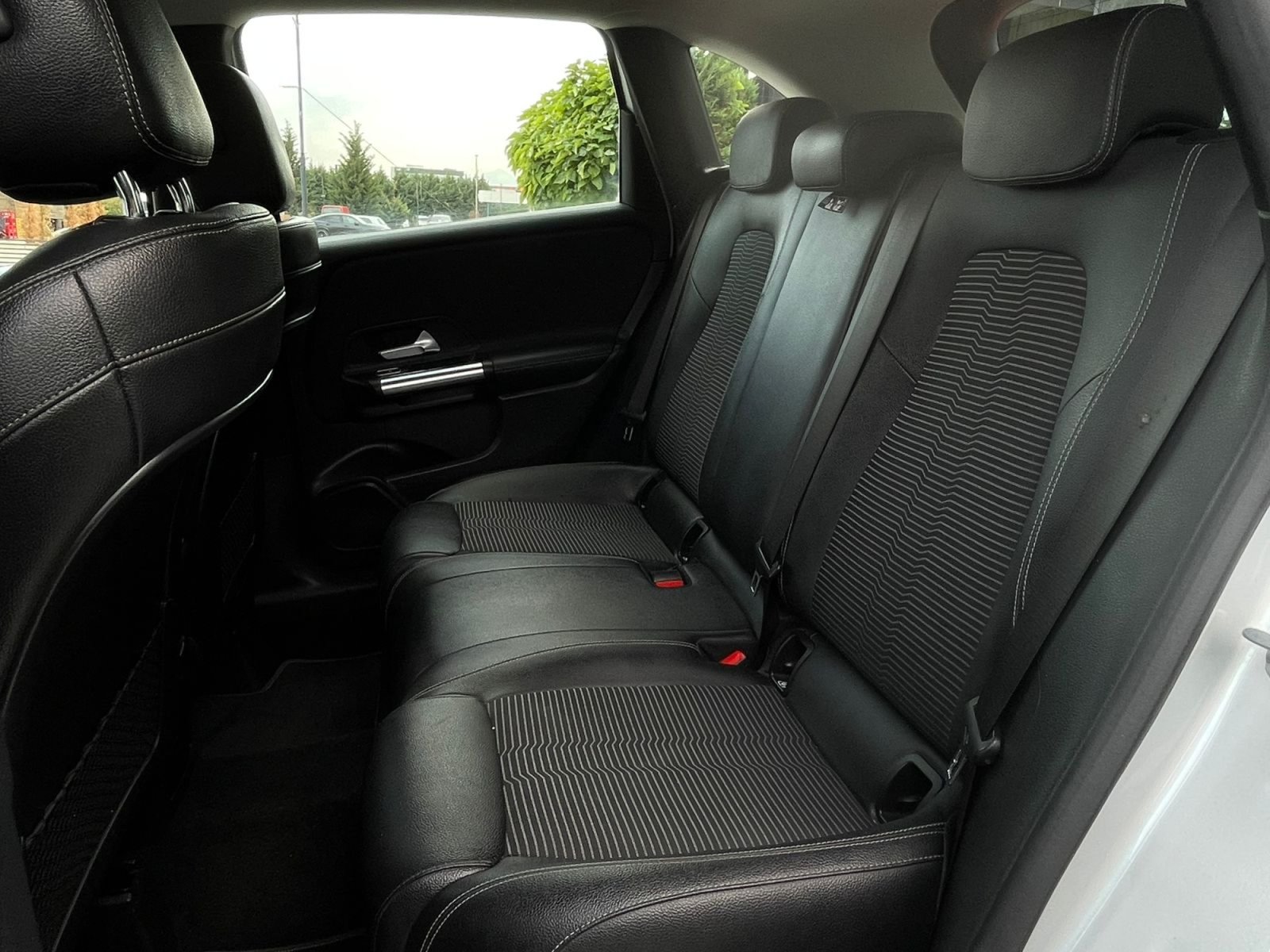 MERCEDES-BENZ B 180