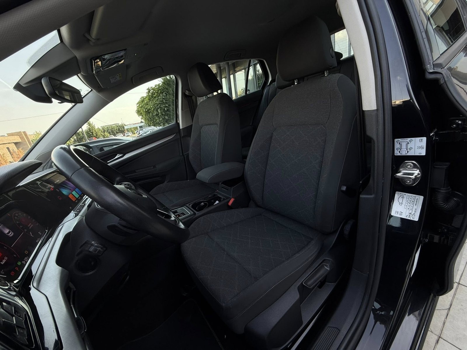 VW GOLF VIII 