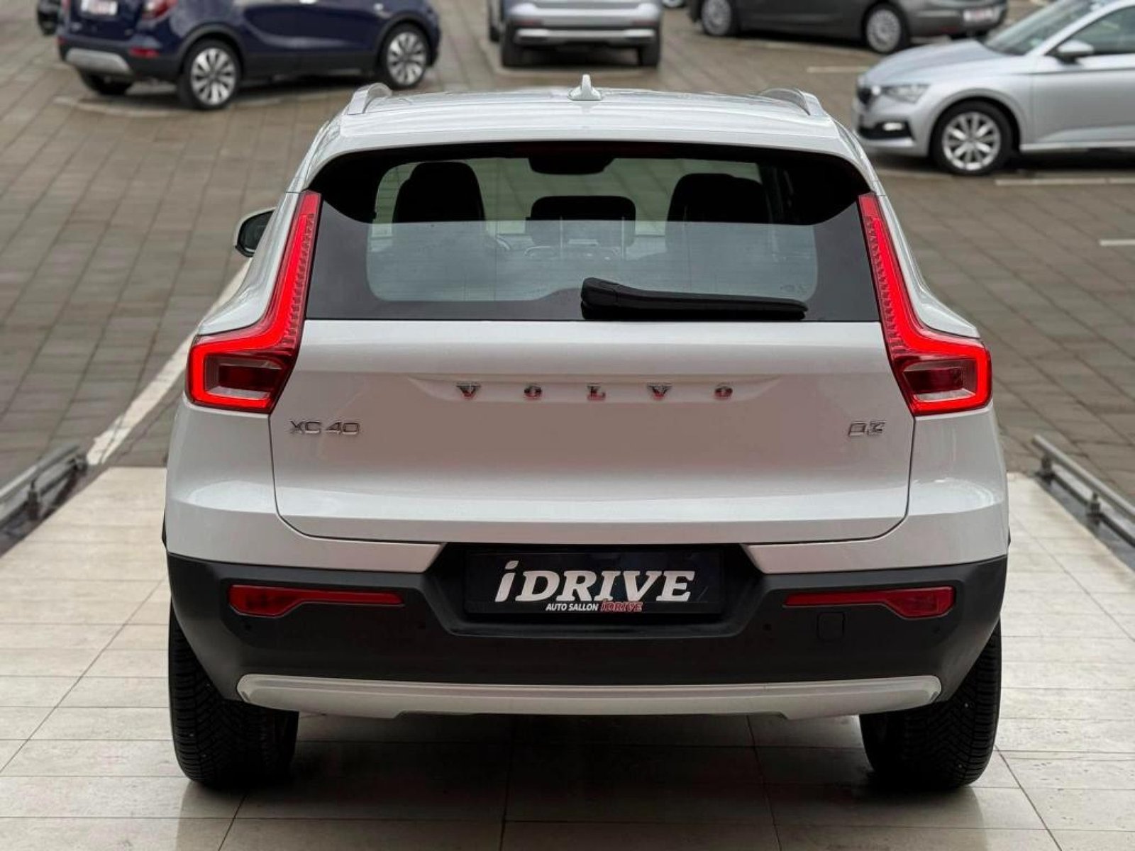 VOLVO XC40